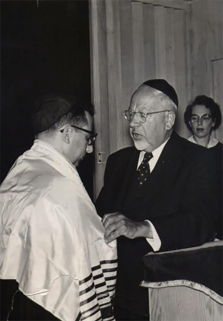 Installation of Rabbi Nathan Gaynor (L) by Rabbi Mordecai Kaplan (R), 1954, Temple Sinai. Courtesy of Congregation Shir Shalom.